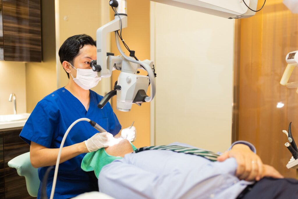 マイクロスコープを用いた歯科治療