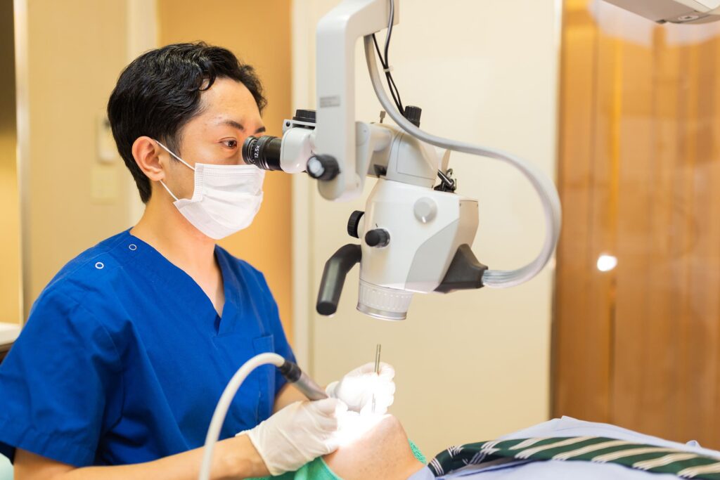 マイクロスコープを用いた歯科治療